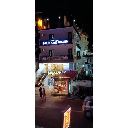 Hotel Dalhousie Grand Banikhet Esterno foto